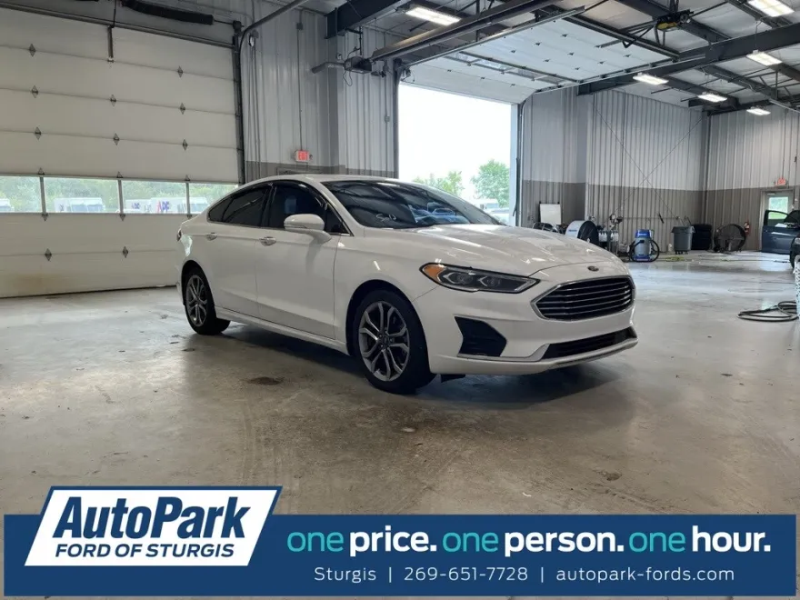 2019 Ford Fusion SEL photo 1