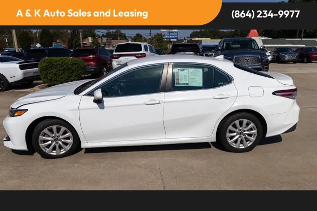 2020 Toyota Camry LE photo 1
