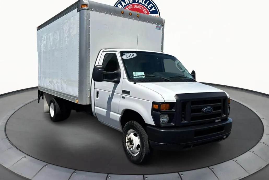 2010 Ford E-450 photo 1