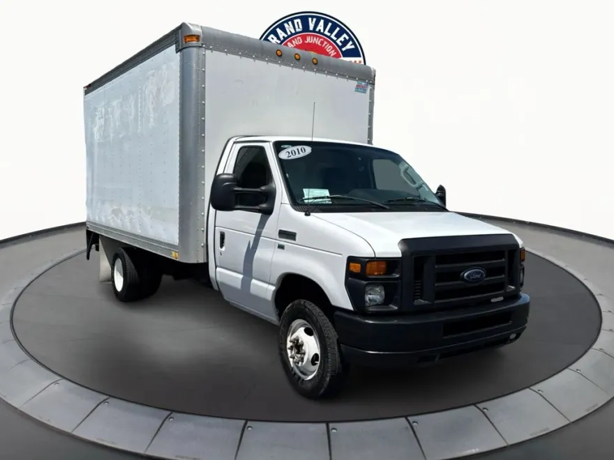 2010 Ford E-450 photo 1