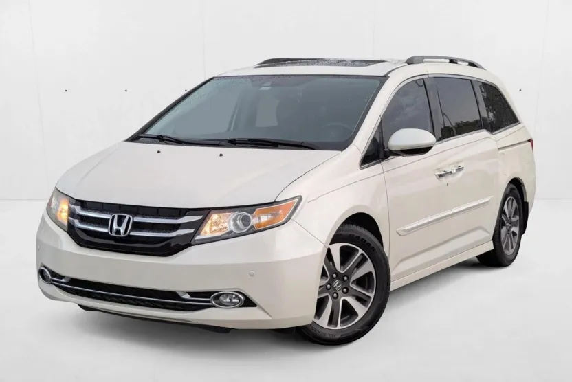 2014 Honda Odyssey Touring photo 1