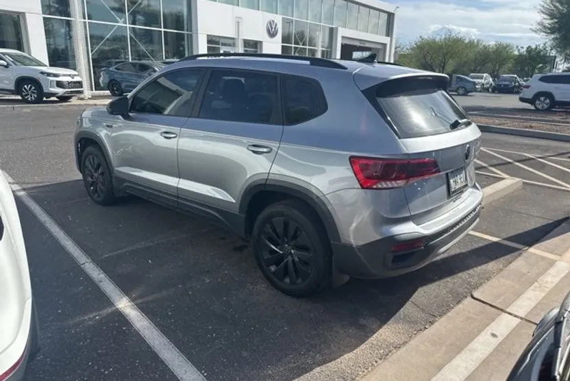 2024 Volkswagen Taos S photo 1