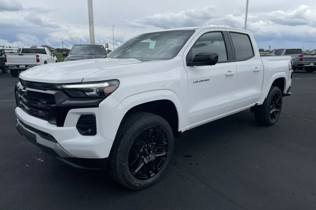 2025 Chevrolet Colorado Z71 photo 1