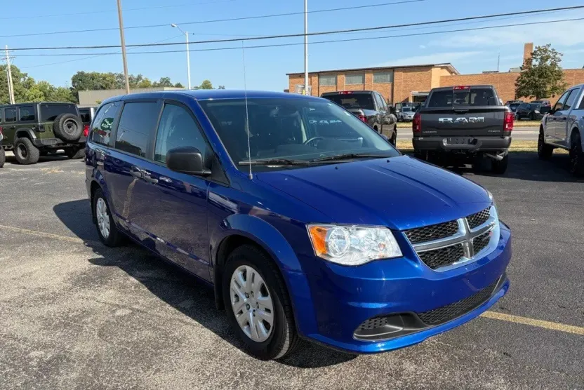 2019 Dodge Grand Caravan SE photo 1