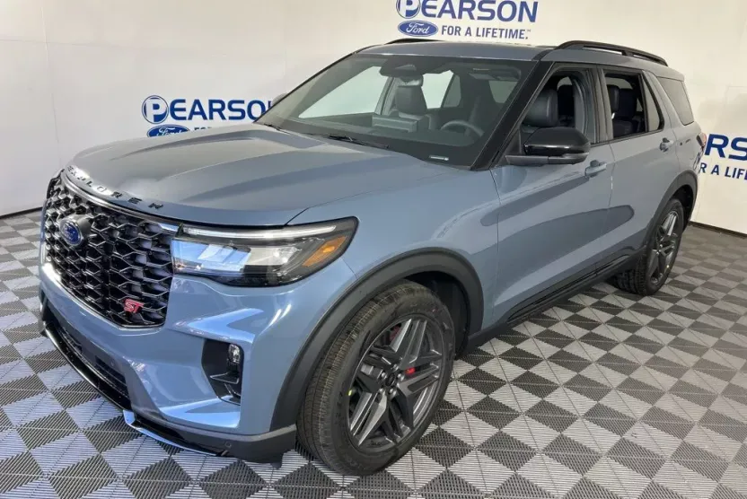2025 Ford Explorer ST photo 1