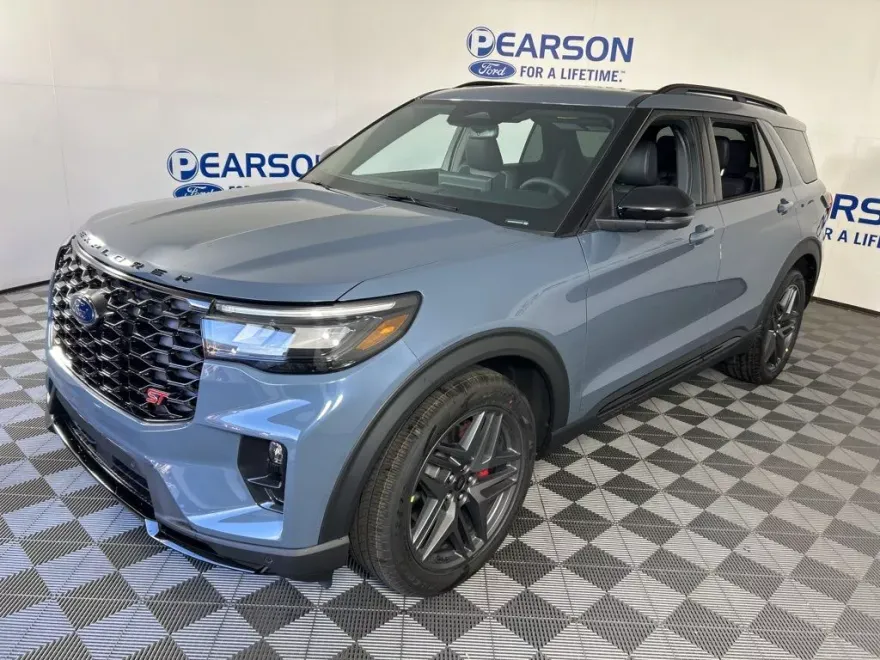 2025 Ford Explorer ST photo 1