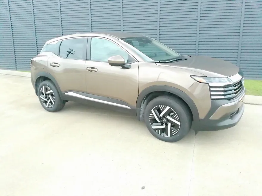 2025 Nissan Kicks SV photo 1