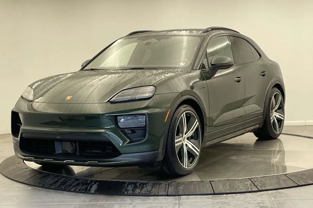 2025 Porsche Macan Electric 4 photo 1
