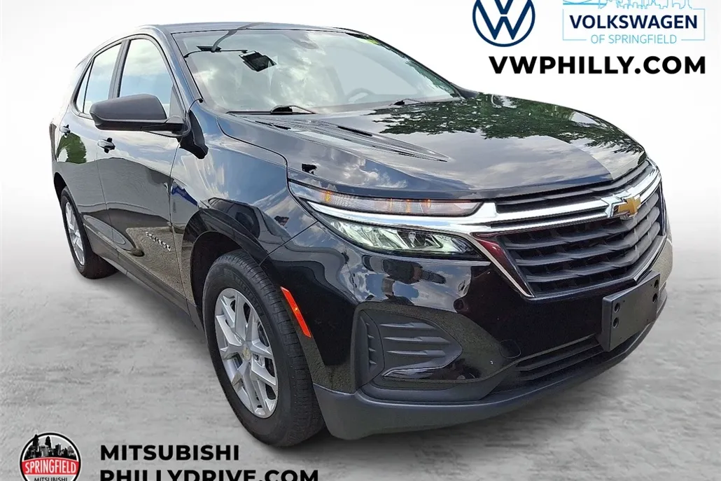 2023 Chevrolet Equinox LS photo 1