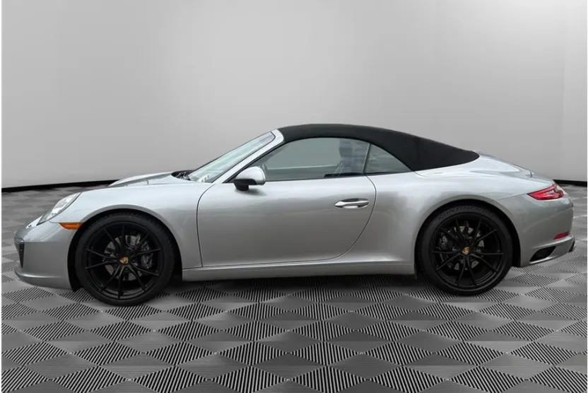 2017 Porsche 911 Cabriolet photo 1