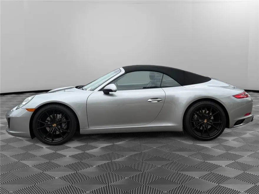 2017 Porsche 911 Cabriolet photo 1