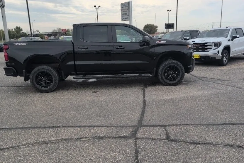 2022 Chevrolet Silverado Trail Boss LT photo 1