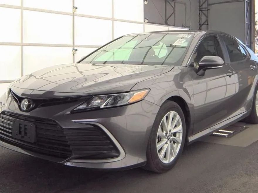 2023 Toyota Camry LE photo 1