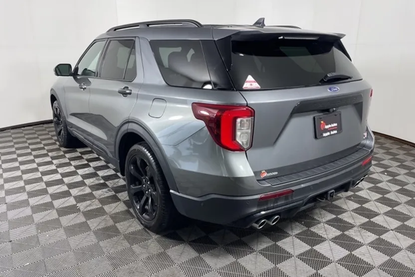 2022 Ford Explorer ST photo 1