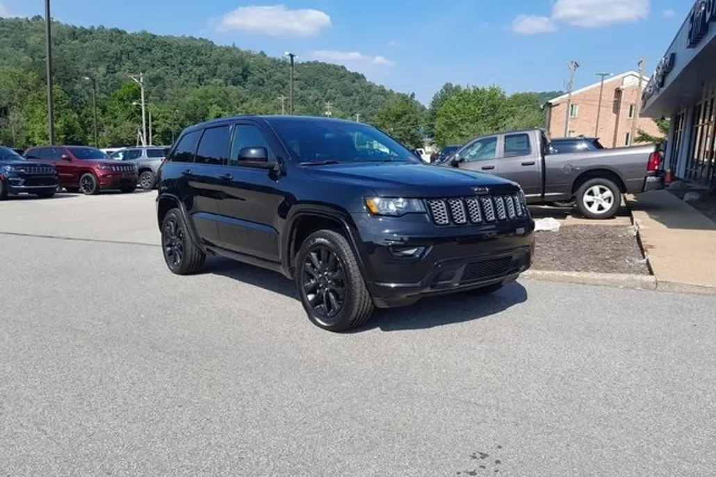 2021 Jeep Grand Cherokee Laredo X photo 1