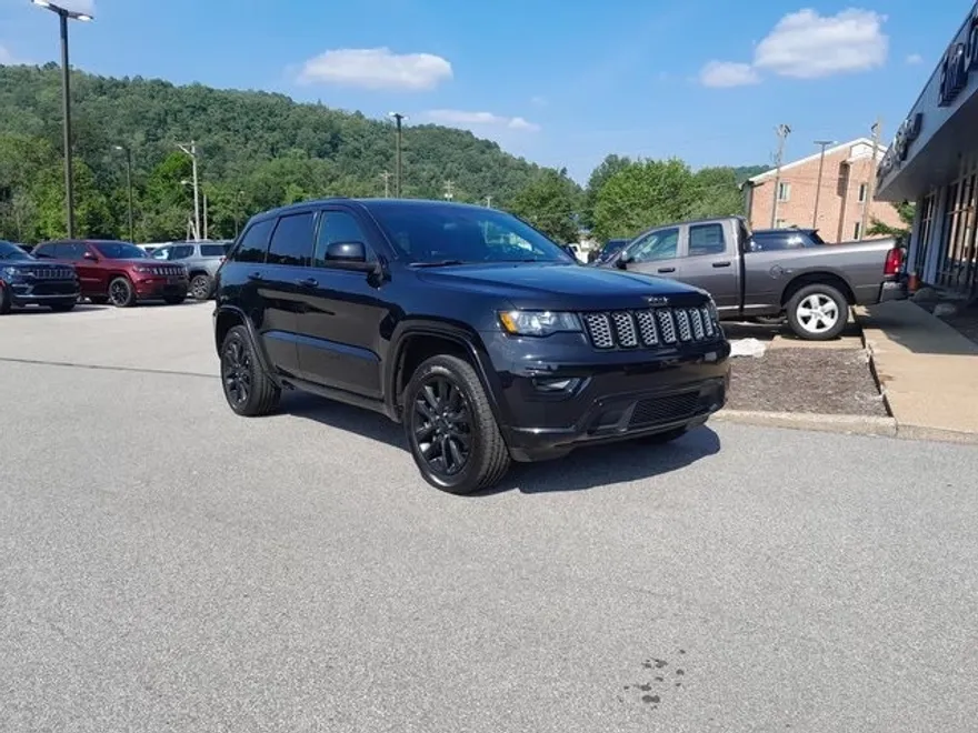 2021 Jeep Grand Cherokee Laredo X photo 1