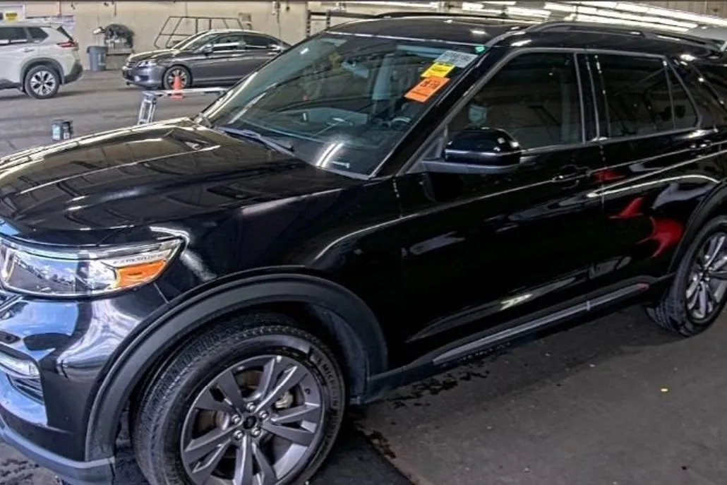 2022 Ford Explorer XLT Sport photo 1