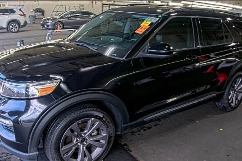 2022 Ford Explorer XLT Sport photo 1