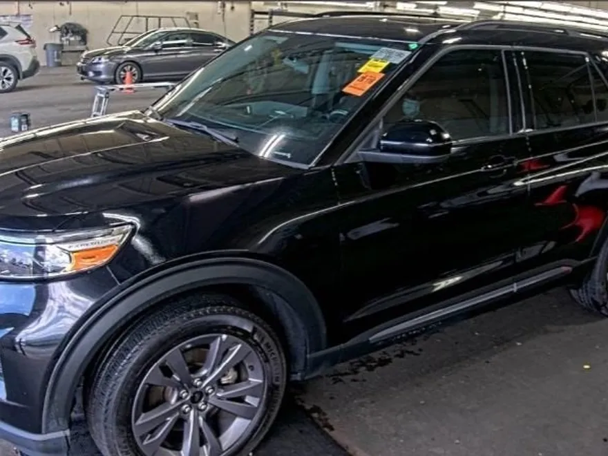 2022 Ford Explorer XLT Sport photo 1