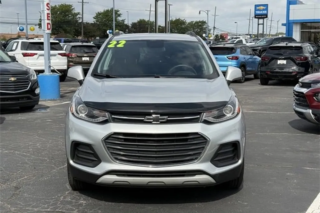 2022 Chevrolet Trax LT photo 1