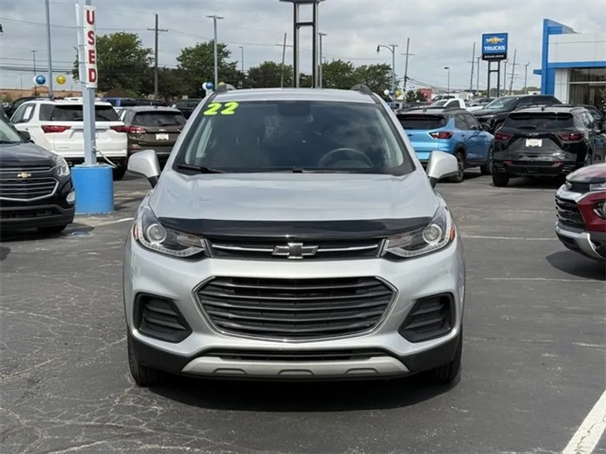 2022 Chevrolet Trax LT photo 1