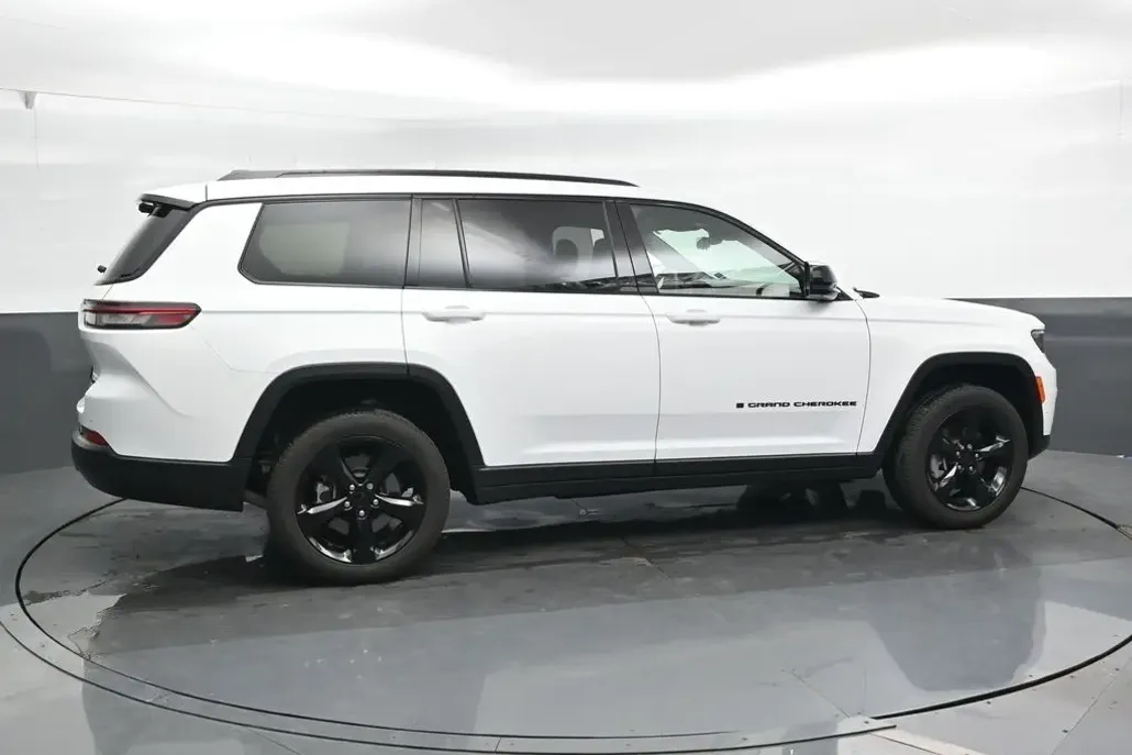 2024 Jeep Grand Cherokee Limited photo 1