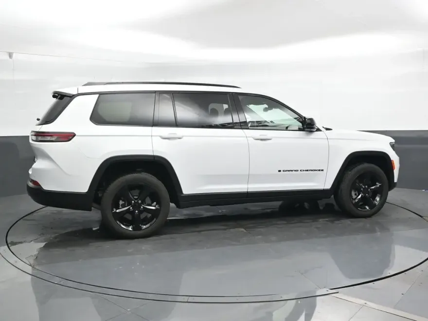 2024 Jeep Grand Cherokee Limited photo 1