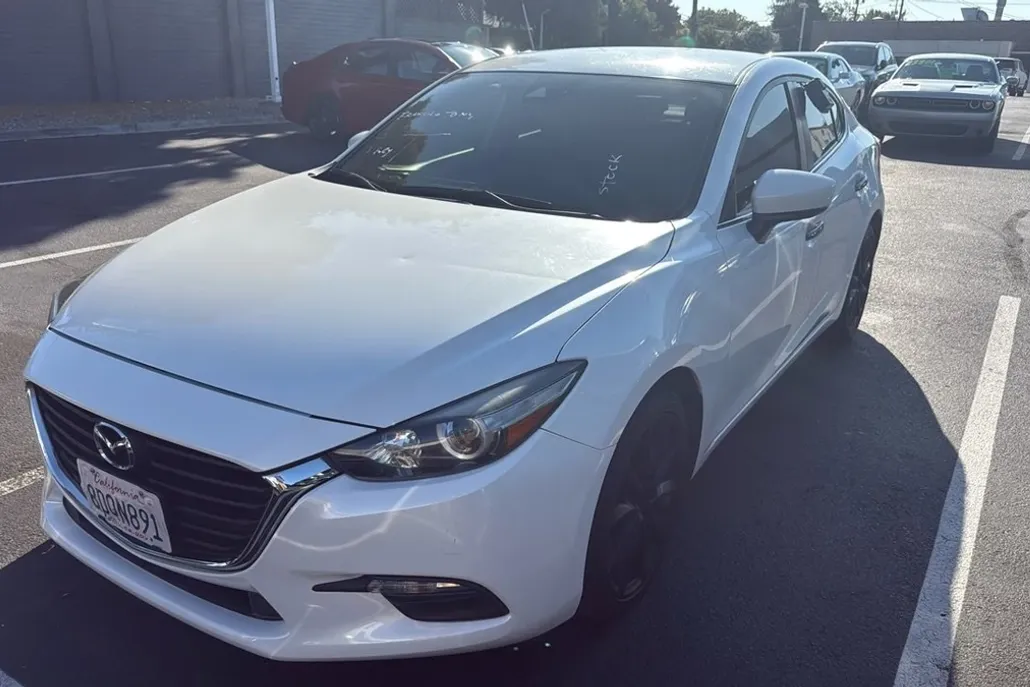 2018 Mazda Mazda3 Touring photo 1