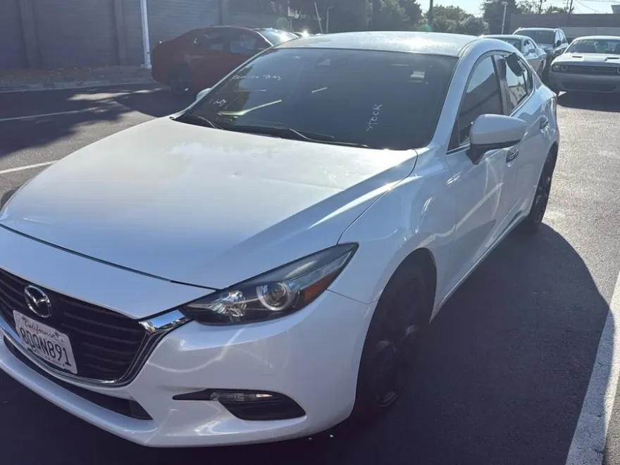2018 Mazda Mazda3 Touring photo 1
