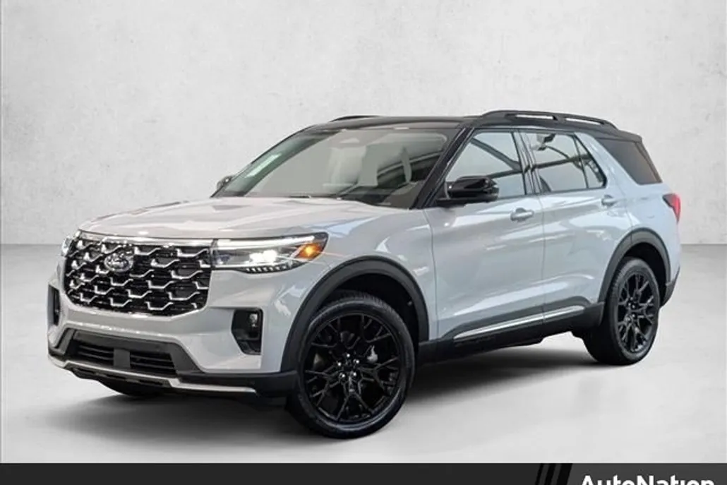2025 Ford Explorer Platinum photo 1