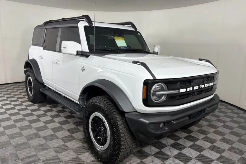 2024 Ford Bronco Outer Banks photo 1