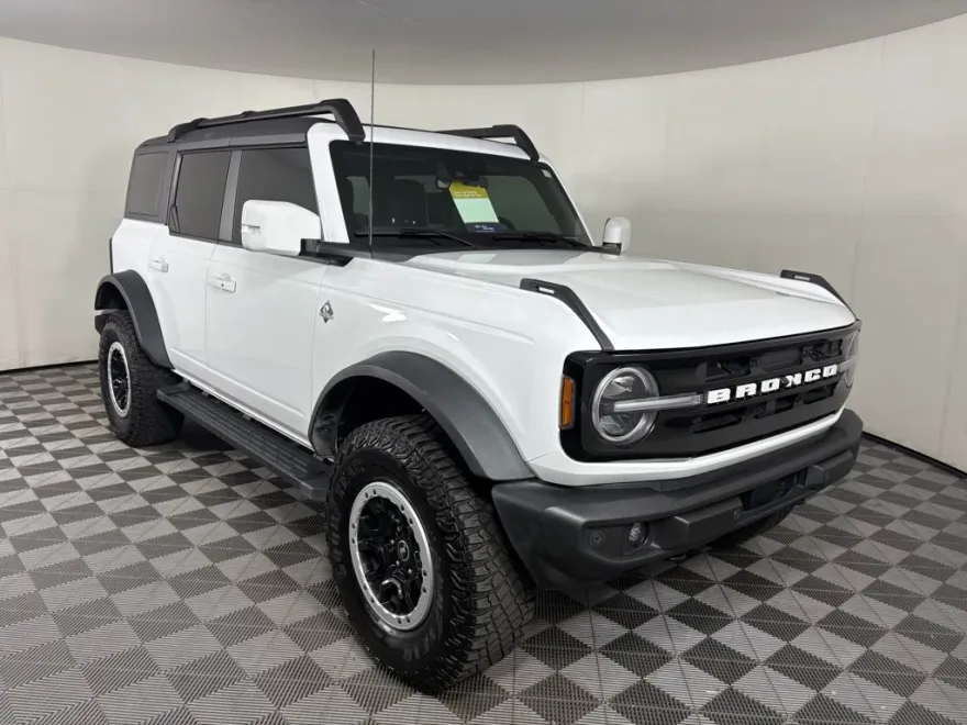 2024 Ford Bronco Outer Banks photo 1