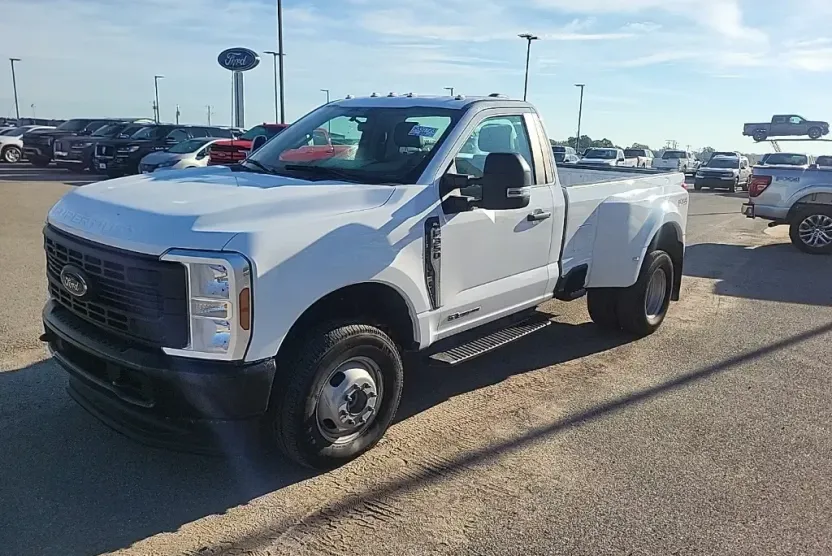 2024 Ford F-350 photo 1