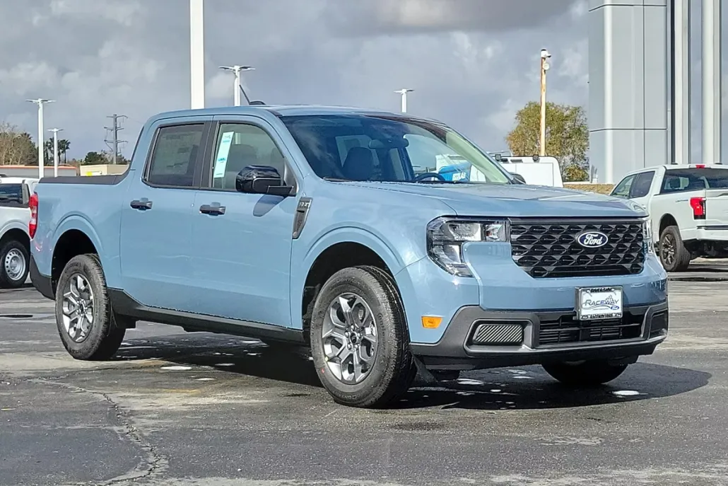 2025 Ford Maverick XLT photo 1