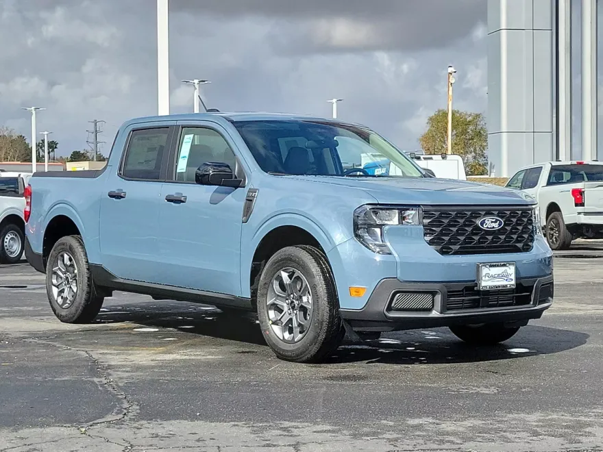 2025 Ford Maverick XLT photo 1