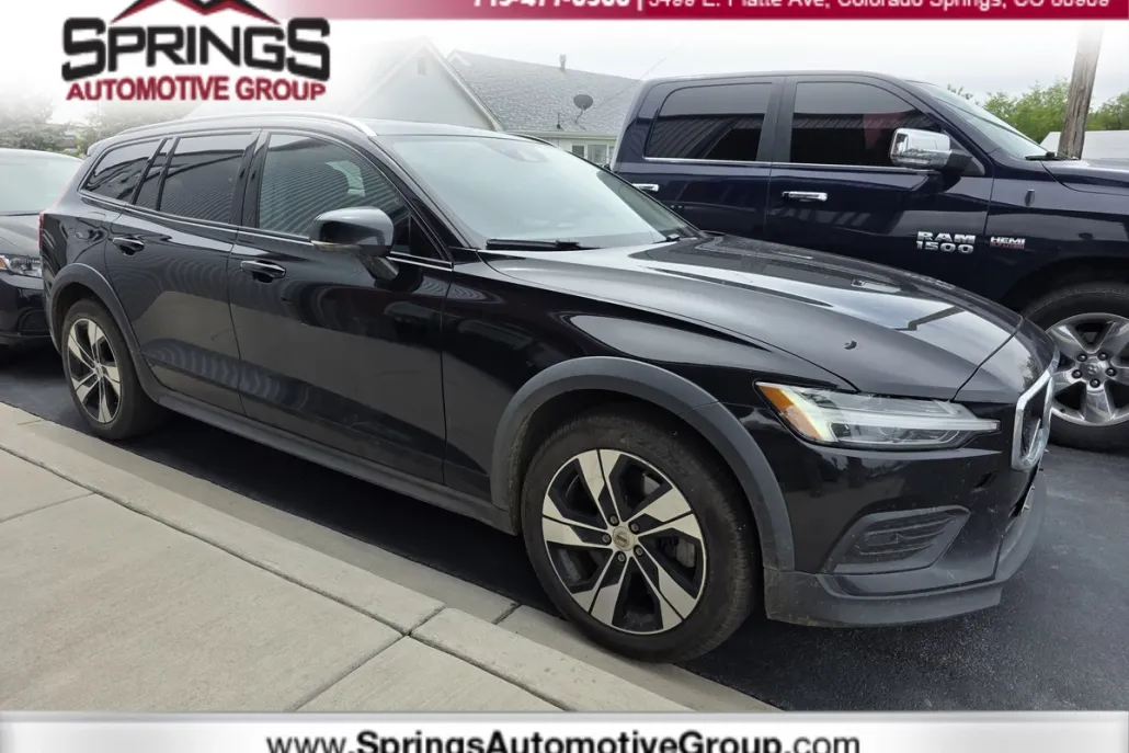 2020 Volvo V60 Cross Country photo 1