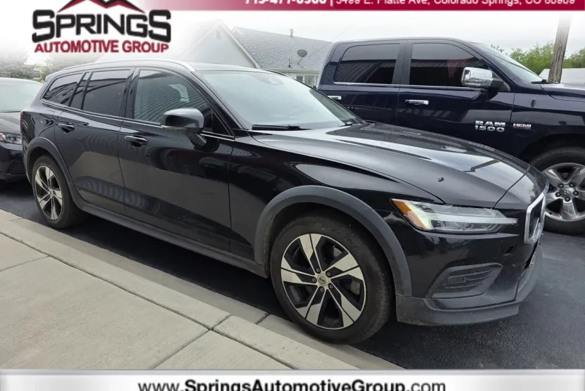 2020 Volvo V60 Cross Country photo 1