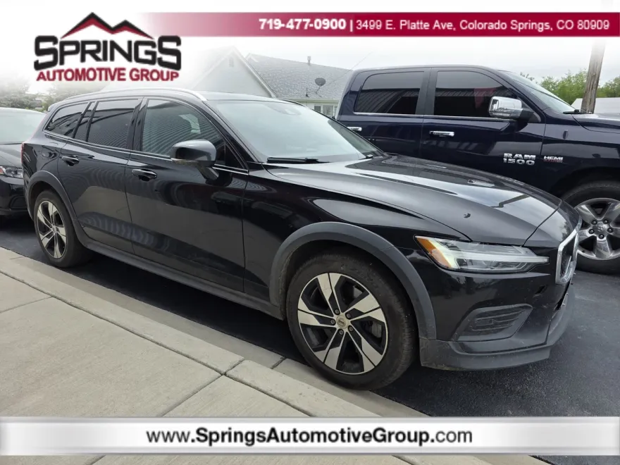 2020 Volvo V60 Cross Country photo 1