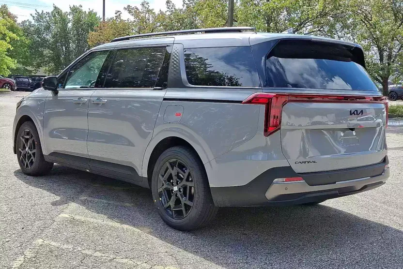 2026 Kia Carnival SX photo 1