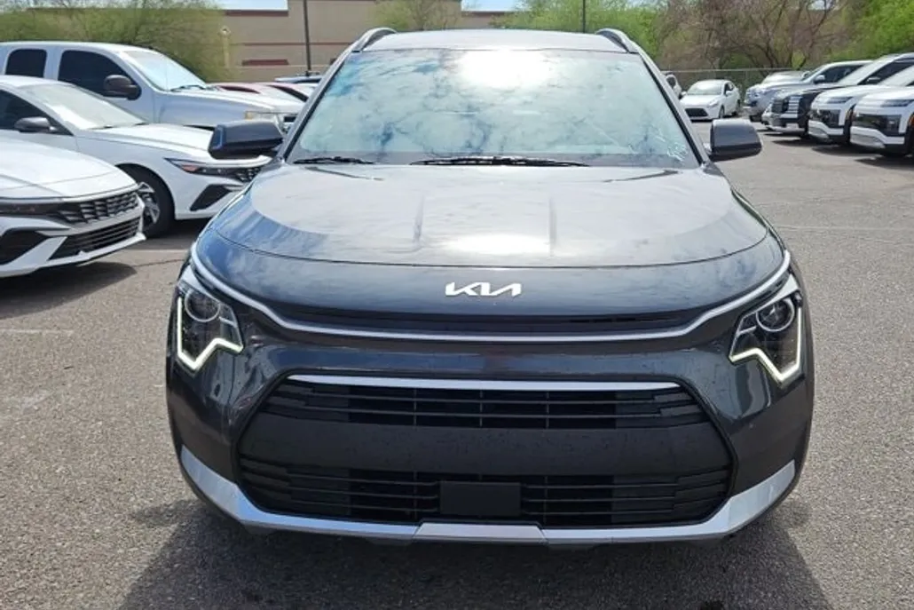 2023 Kia Niro EX photo 1