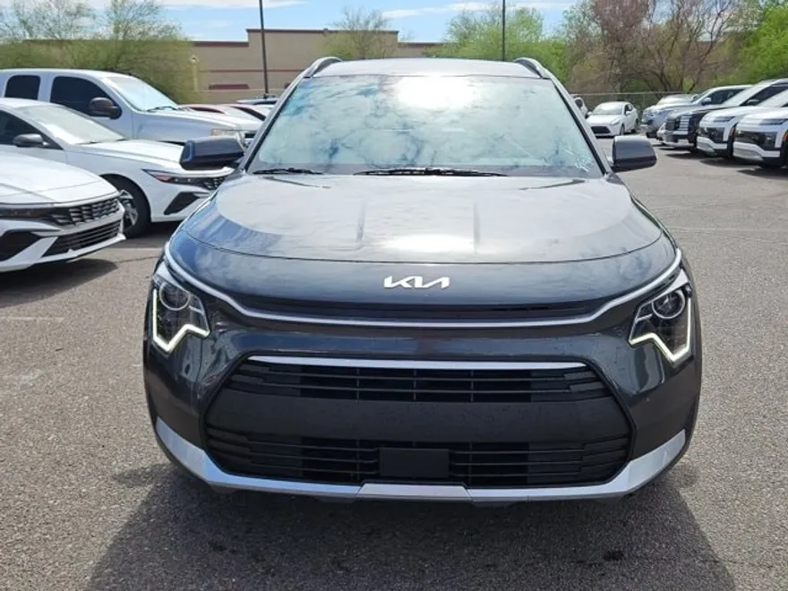 2023 Kia Niro EX photo 1