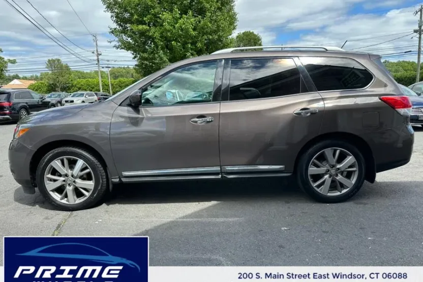 2016 Nissan Pathfinder Platinum photo 1