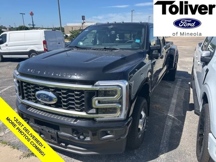 2025 Ford F-350 Platinum photo 1