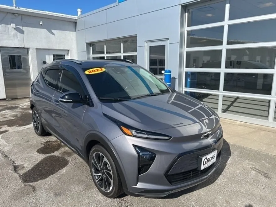 2022 Chevrolet Bolt EUV Premier photo 2