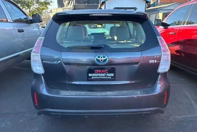 2016 Toyota Prius V Two photo 1