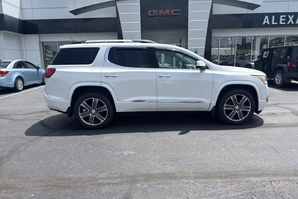 2019 Gmc Acadia Denali photo 1