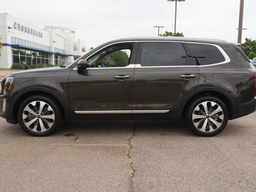 2022 Kia Telluride S photo 1