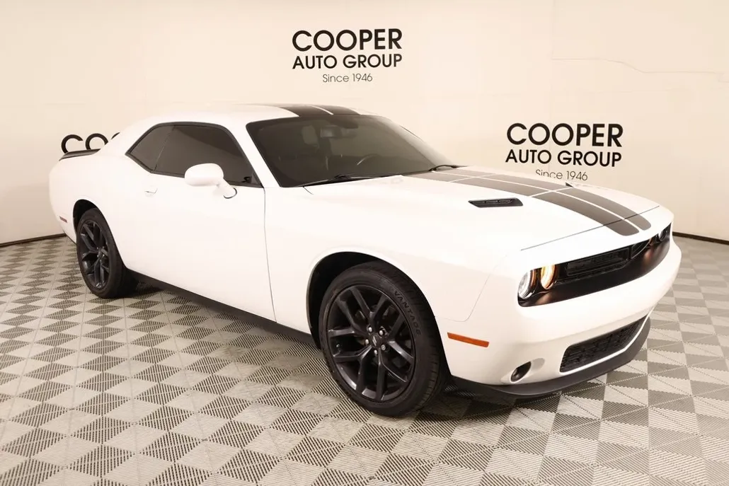 2023 Dodge Challenger SXT photo 1