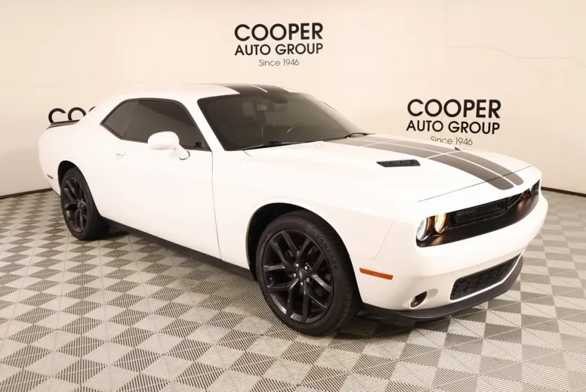 2023 Dodge Challenger SXT photo 1