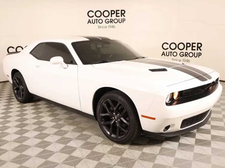 2023 Dodge Challenger SXT photo 1